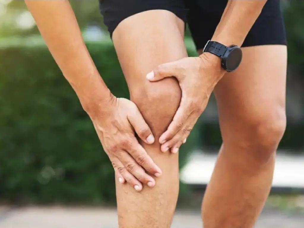 Đau cơ nên dùng gì? Combo xịt nóng – lạnh Ligpro giúp giảm đau và phục hồi cơ nhanh cho người chơi thể thao