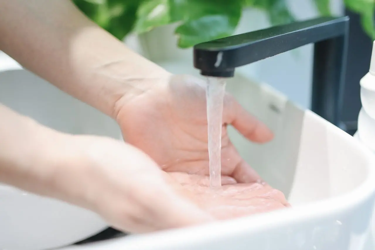 Cách Giữ Tay Luôn Khô Khi Thi Đấu Cho Người Bị Ra Mồ Hôi Tay, Lòng Bàn Tay Bị Trơn Trượt