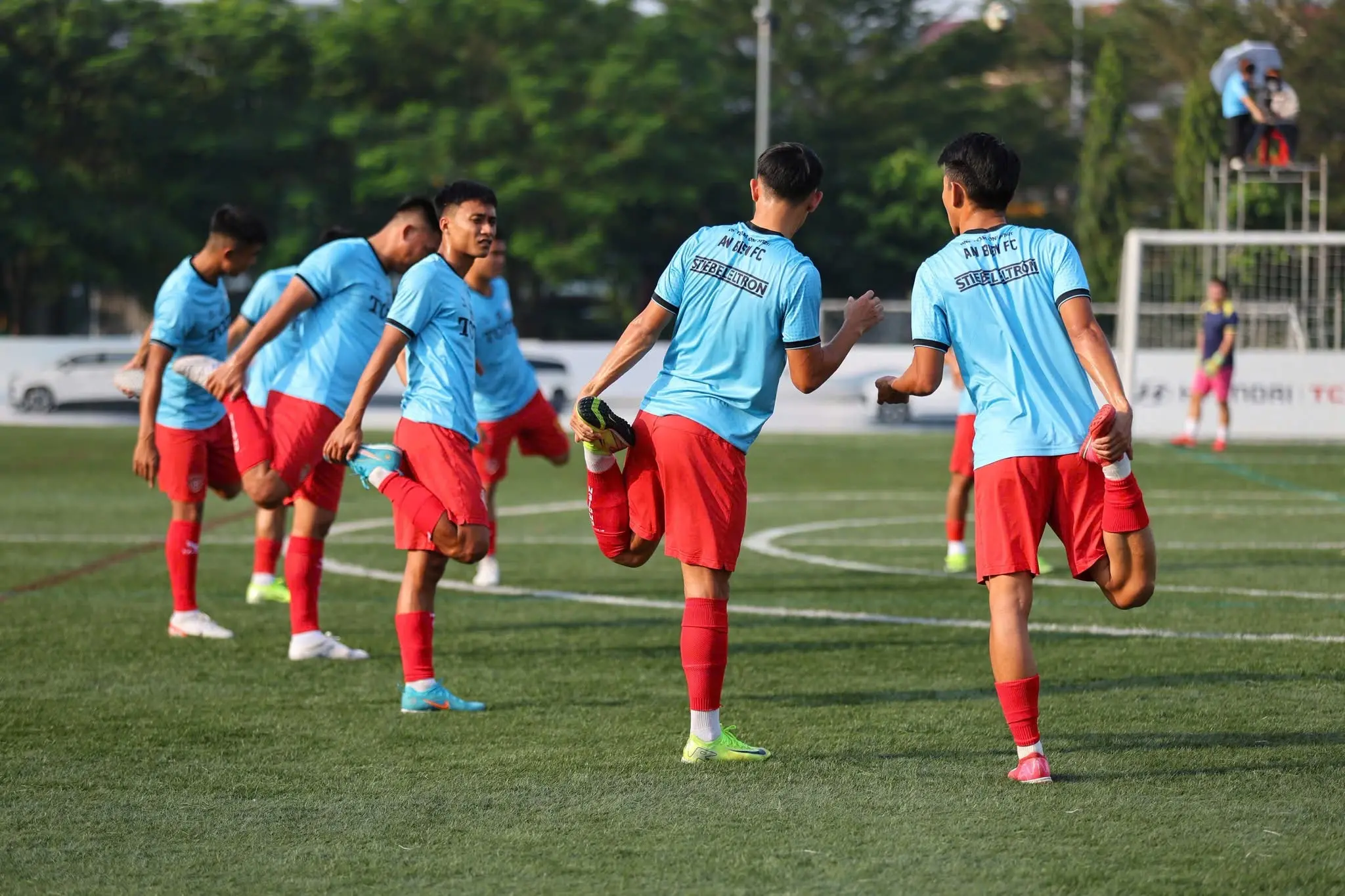 Hướng Dẫn Khởi Động Trước Khi Đá Bóng Chuẩn Y Khoa Giúp Bứt Tốc Và Tránh Chấn Thương