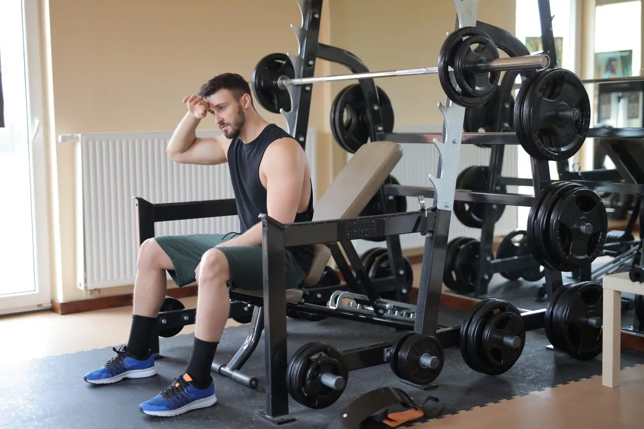Có Nên Tập Khi Còn Đau Cơ? Hướng Dẫn Phục Hồi An Toàn Cho Người Tập