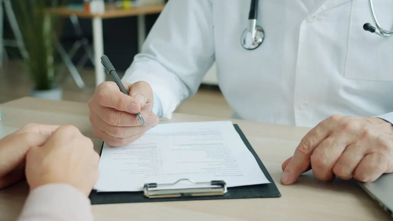 Tại Sao Chân Lại Bị Hôi? Bị Hôi Chân Là Bệnh Gì Và Cách Trị Hôi Chân Tận Gốc
