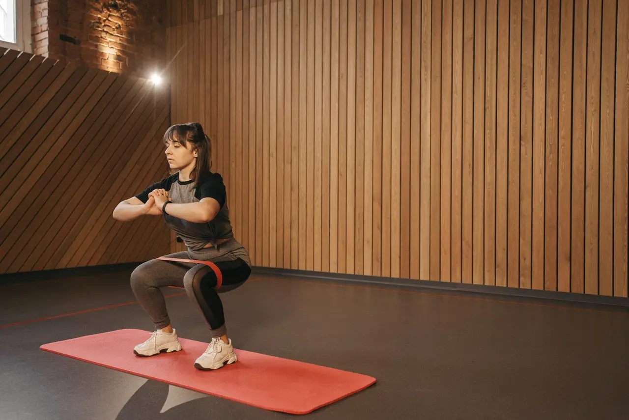 Cải Thiện Kiểm Soát Đầu Gối Khi Squat: Nguyên Lý Cơ Học Và Bài Tập Khắc Phục